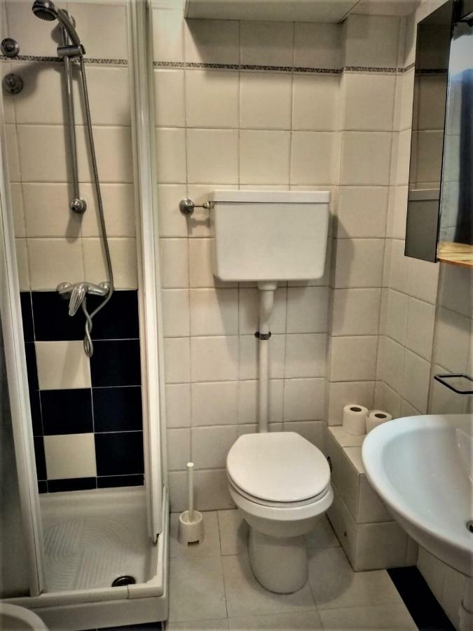 Apartment Cir 0050 *